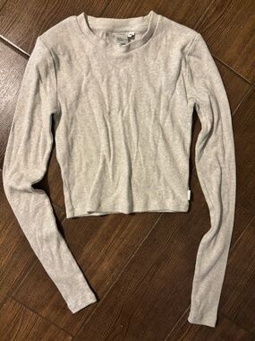 Aritzia TNA Cropped Long Sleeve XXS